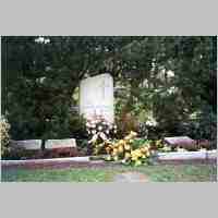90-1219 Das Agnes Miegel Grab auf dem Friedhof in Bad Nenndorf.JPG